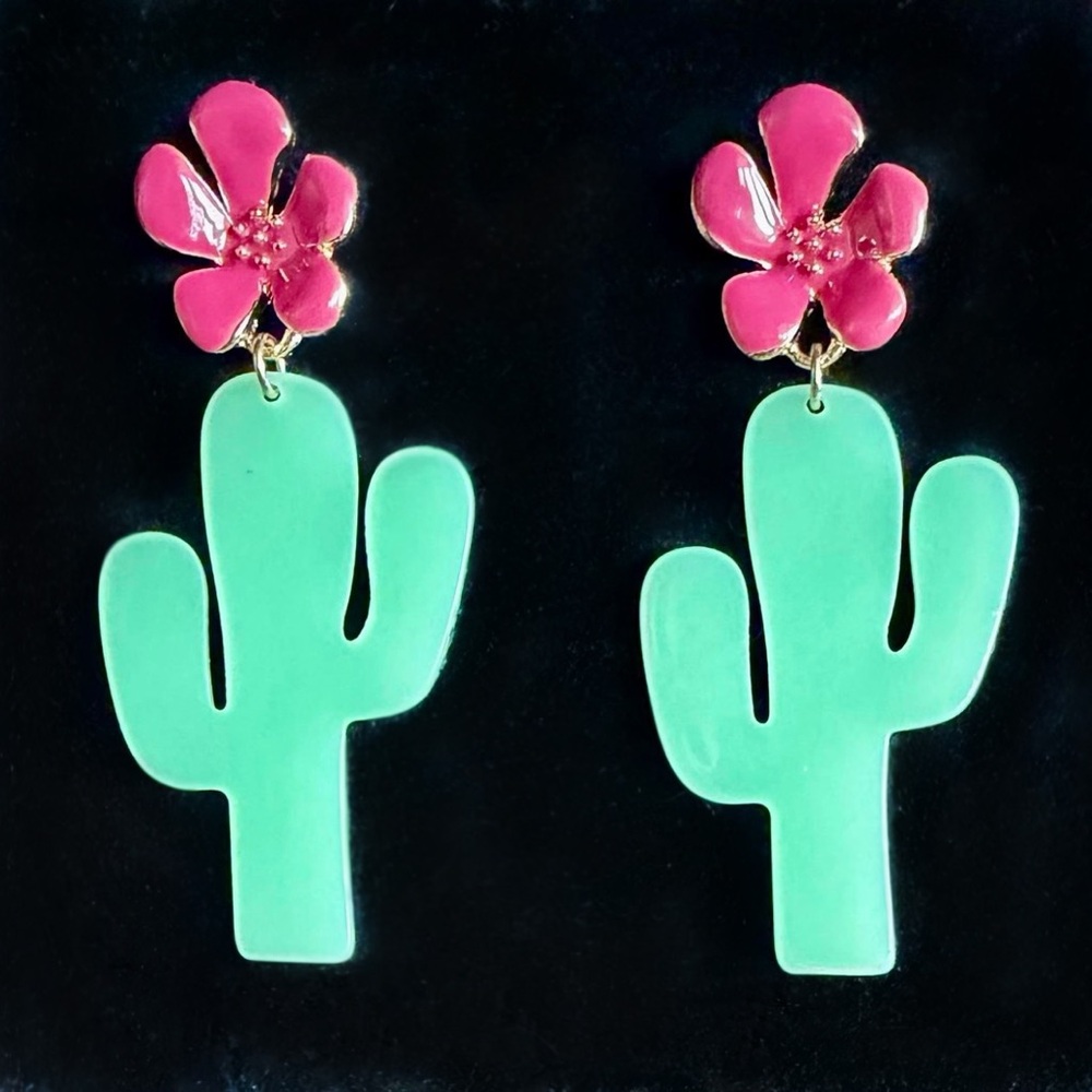Colorful flowering cactus dangle drop earrings 🌸🌵 From Texas